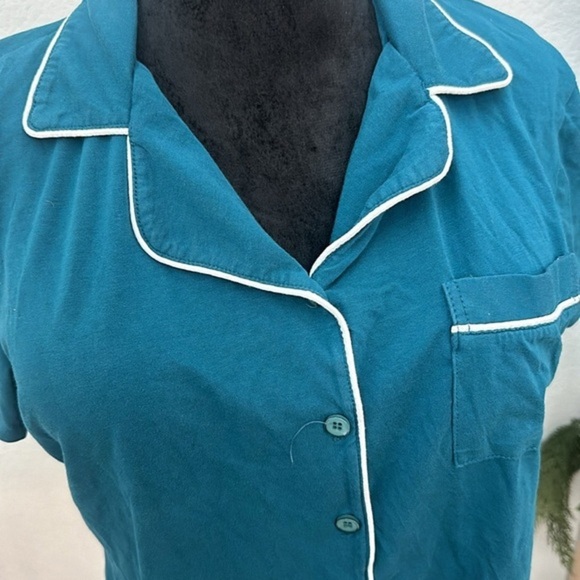 Elegant Teal Button-Down Shirt for Women - Picture 3 of 3